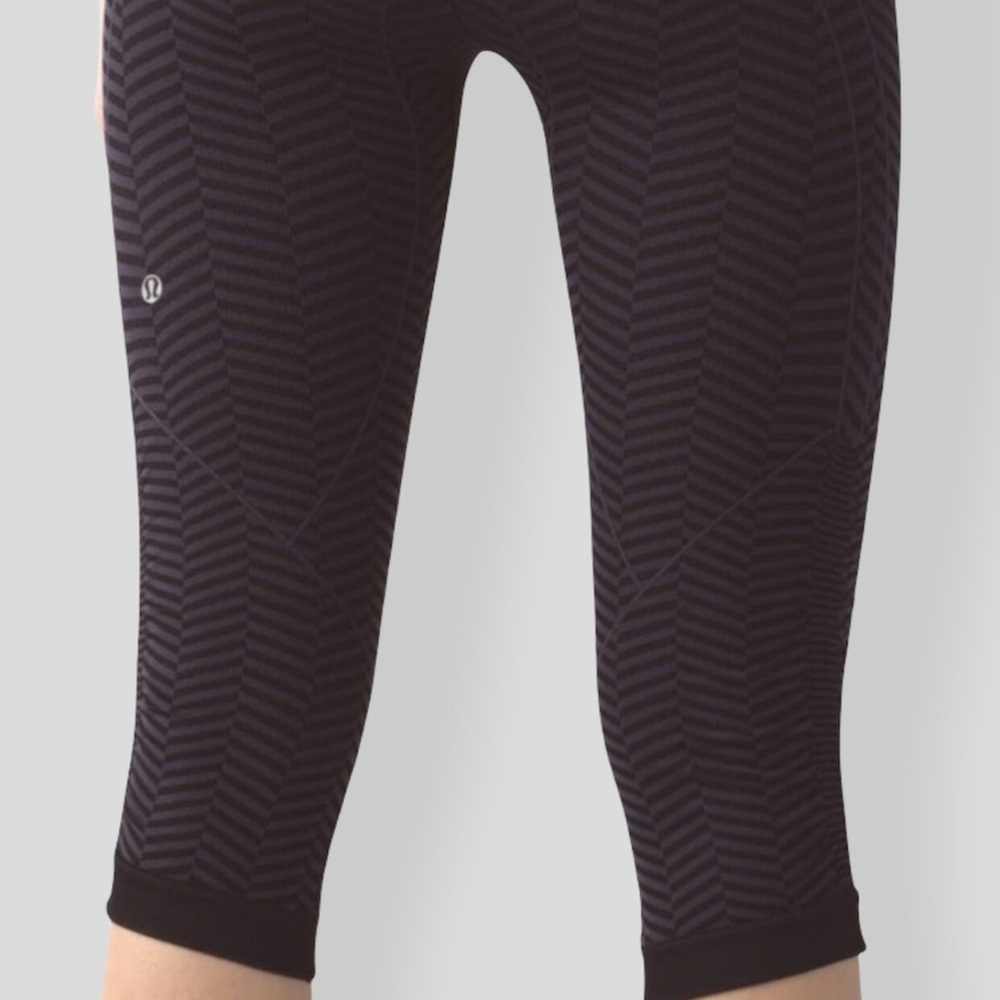 Lululemon In The Flow Crop II leggings - Picture 2 of 8